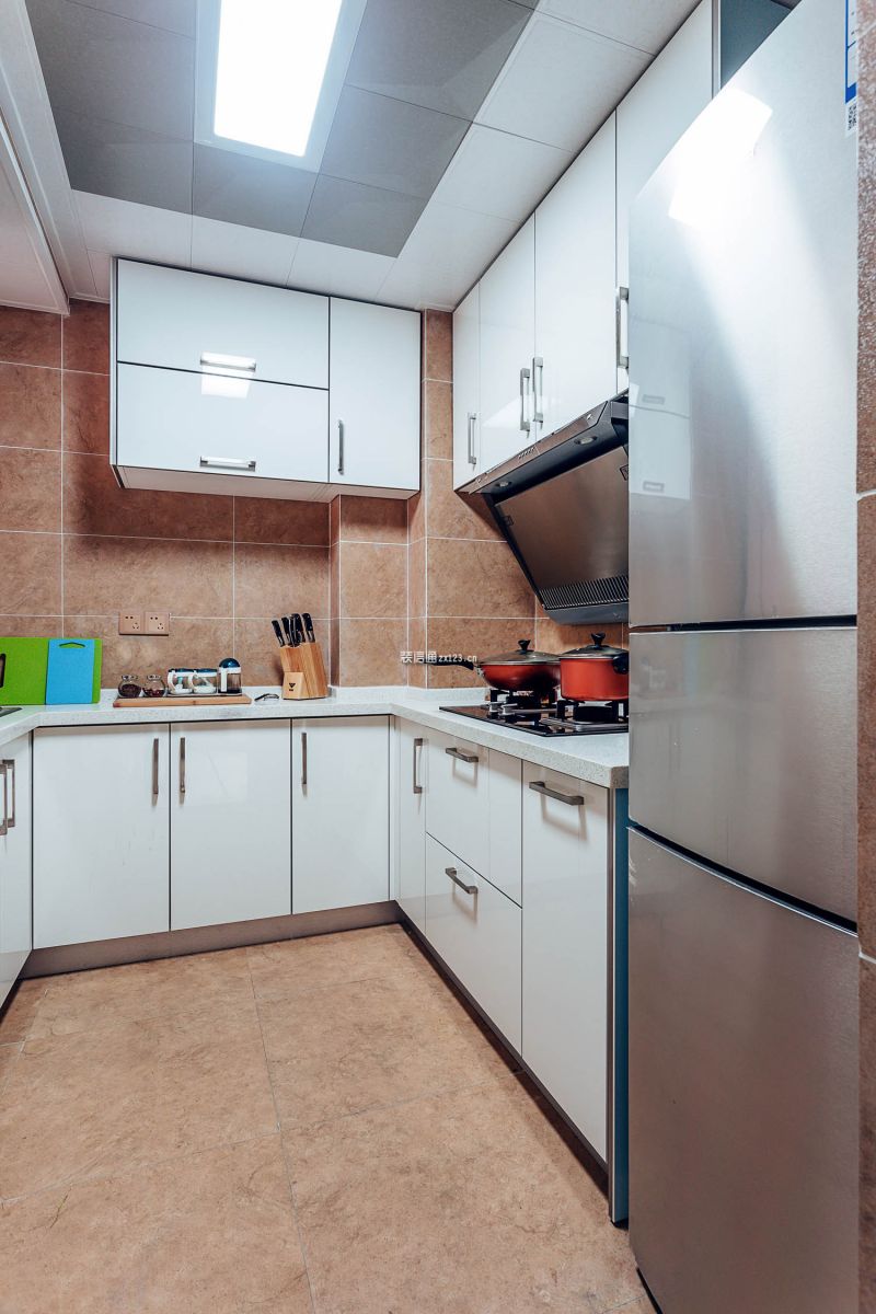 长安医药大厦现代风格90平米三室两厅装修案例