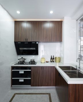 现代厨房装修设计效果图 现代厨房装饰图 厨房转角柜设计