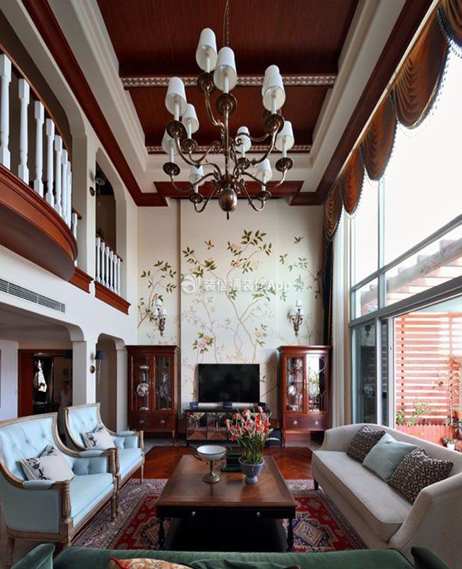 美式复式别墅客厅电视背景墙装修设计图: