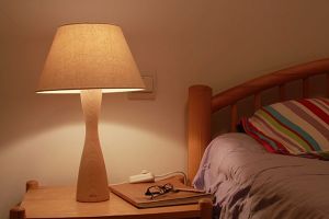 如何选购卧室床头灯 卧室床头灯高度多少