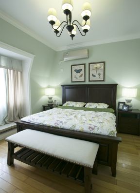 美式卧室装修图片 卧室床尾凳效果图