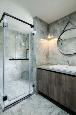 现代风格卫生间淋浴房隔断装修图欣赏