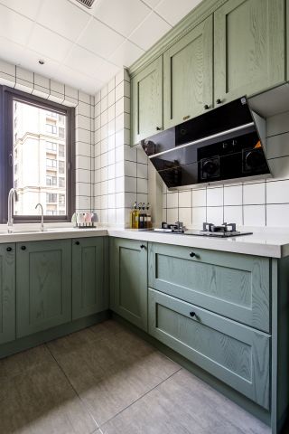 美式风格小户型厨房橱柜装修效果图