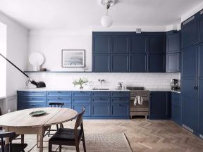北欧厨房装修风格 蓝色橱柜装修图片