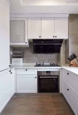 90平三居室厨房橱柜装修设计图片