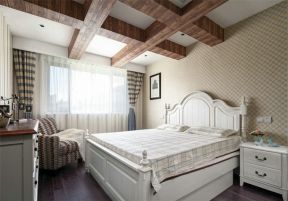 美式卧室装修效果图 美式卧室风格装修效果图 格栅吊顶效果图