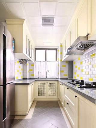 100平米现代风格U型厨房装修效果图