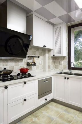厨房白色橱柜 现代厨房装饰