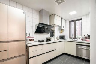 三房二厅厨房橱柜装修设计效果图片