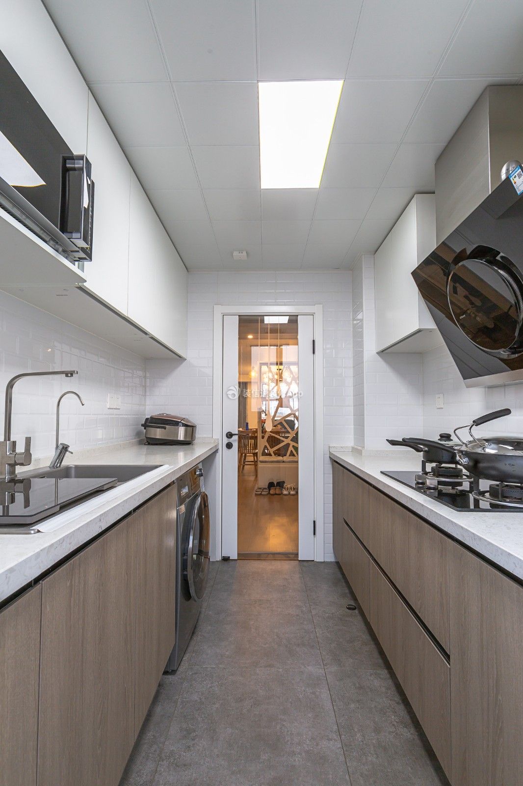 现代简约风格厨房橱柜装修设计效果图