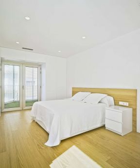 卧室木地板装修效果图 现代简约卧室装潢设计
