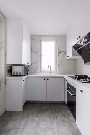 白色厨房橱柜 小型厨房装修图片