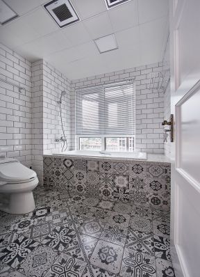 砖砌浴缸装修效果图片  砖砌浴缸图片 卫生间瓷砖图