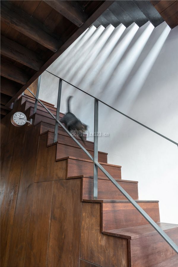 重庆二层楼梯台阶设计效果图