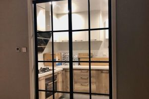【武汉丰立装饰】细黑框玻璃推拉厨房门，撑起了整个厨房的颜值