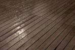 家里的地板砖潮湿和防滑如何处理？