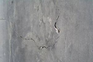 【深圳国伟装饰】厂房装修为什么容易出现墙面裂缝？
