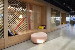 [南京寸界装饰]五彩斑斓的科技公司办公空间案例分享