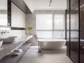 大平层房子卫生间浴缸装修效果图
