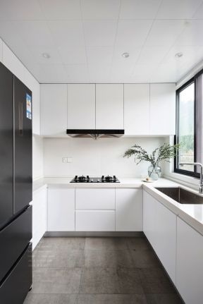 厨房白色橱柜 简约厨房装修设计