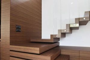 [艾家家居装饰]阁楼楼梯设计如何不占空间？有哪些注意事项？