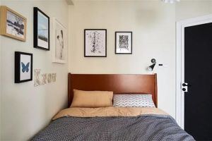 [北京安北鸿信装饰]小卧室床试试这么装，实用又宽敞！