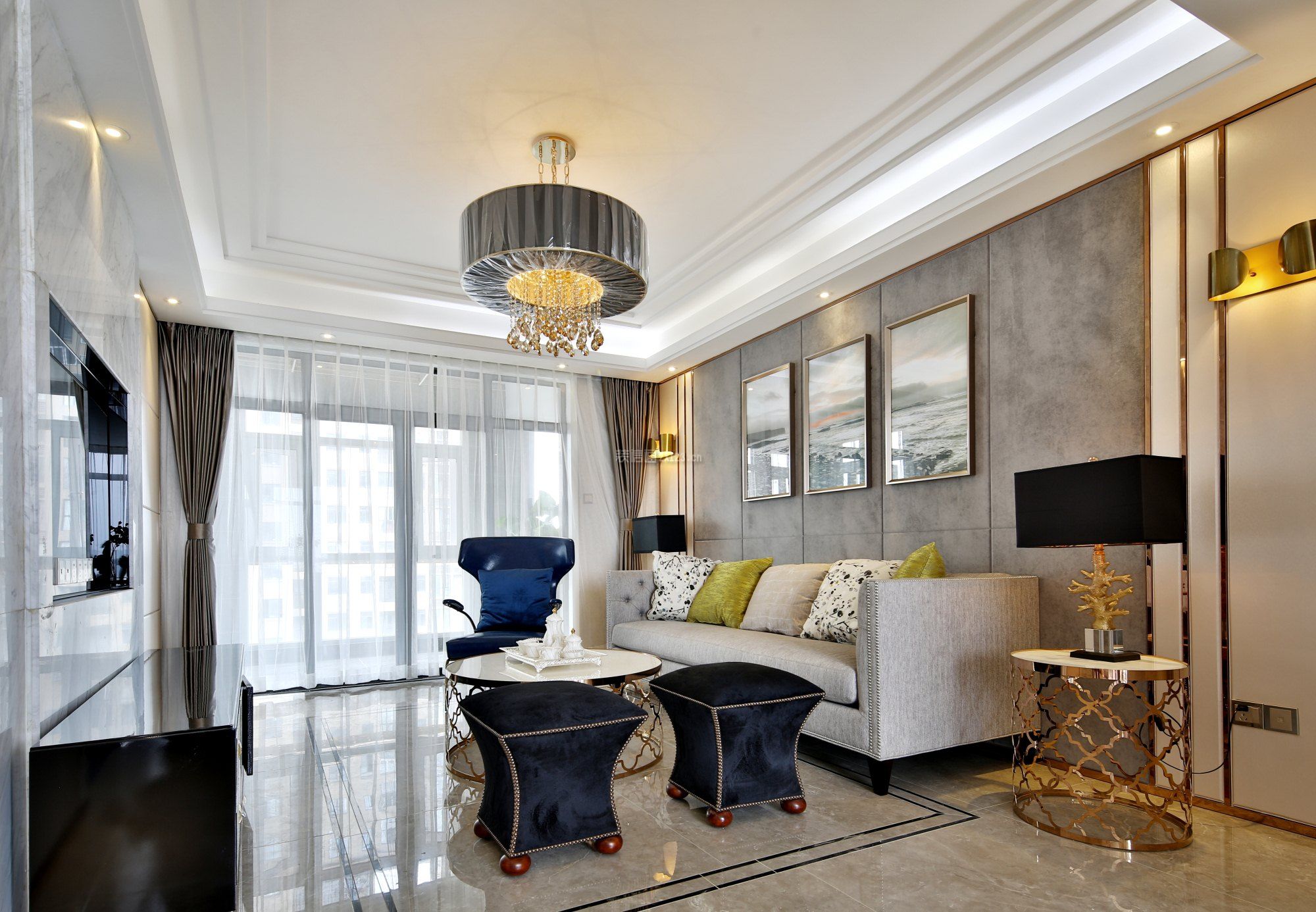 香域中央80平米二居室现代轻奢风装修案例