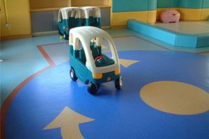 幼儿园悬浮式拼装地板