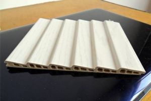 [中建华腾装饰]木塑护墙板的优点 木塑护墙板安装注意事项