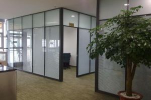 [上海万涛装饰]办公室屏风如何设计 办公家具屏风做哪种好