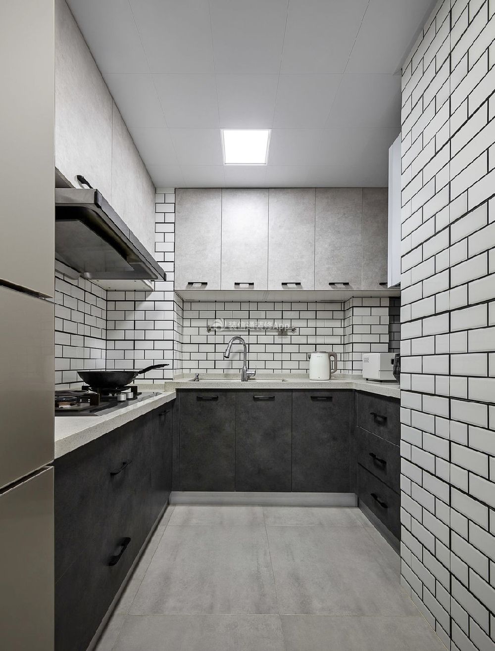 现代风格两室厨房墙面瓷砖装修效果图片