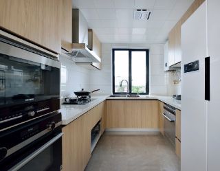 现代风格两室U型厨房装修效果图
