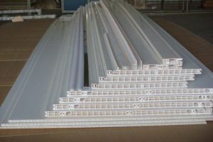 [广州正印装饰]PVC板和亚克力板的区别 两种板材的介绍
