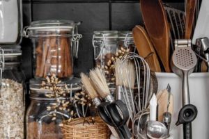[龙天世纪装饰装修]厨房用具各种各样，看看这篇文章你就知道怎么选择了！