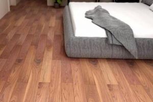 如何翻新木地板