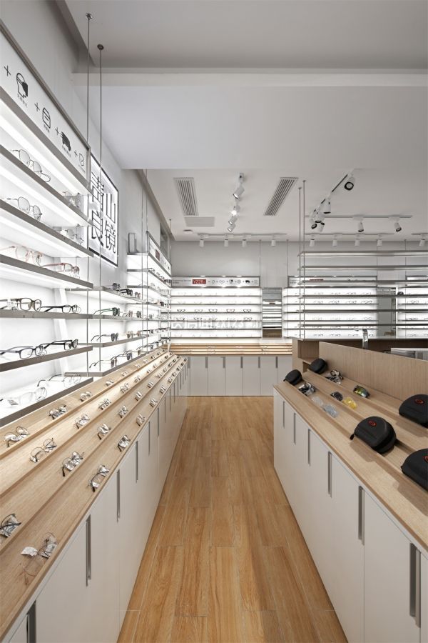 超赞眼镜店改造设计 传统与时尚结合扩大更多空间