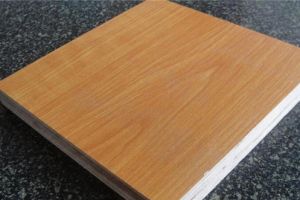 实木颗粒板和中纤板