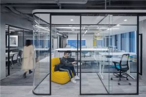 [合肥580装饰]合肥办公室隔断装修设计 早该知道的办公室玻璃隔断装修优点