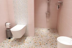 [沈阳龙发装饰]卫生间彩色瓷砖怎么选 彩色卫生间瓷砖哪种好