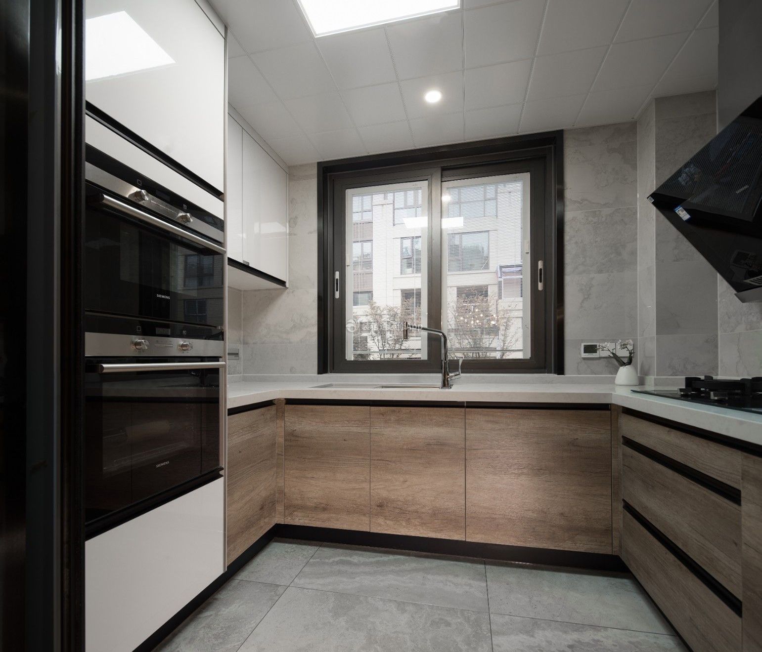 三室一厅一厨一卫厨房现代简约装修设计