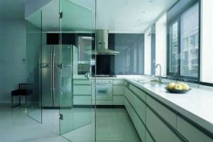 [百合装饰]厨房装修设计要点 如何选择厨房玻璃隔断