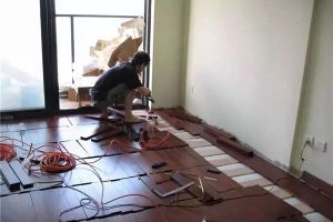 [上海洪亚装饰]在家庭装修中，铺地板的工具有哪些？