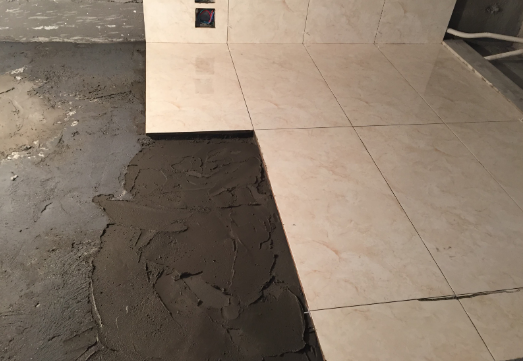 瓷砖铺贴,选择干铺还是湿铺?