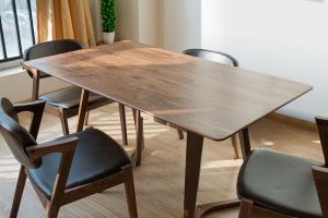 [木野装饰]餐桌有哪些种类，各自有什么优缺点?