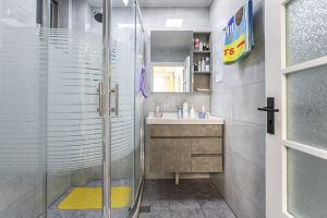 [上海云兰装潢]各种装修细节：卫生间装修，家里洗手间的门也需要好好选择哟~