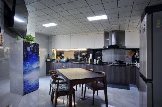138平三居室现代简约风格厨房装修效果图