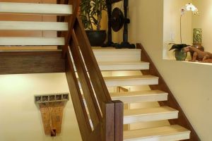 [银川生活家装饰]楼梯扶手的优选——木质扶手