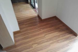 [鸿佳装饰公司]安装木地板步骤 如何正确铺设复合木地板