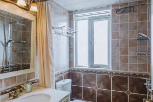 卫浴间装修玻璃隔断和浴帘的优缺点有哪些?