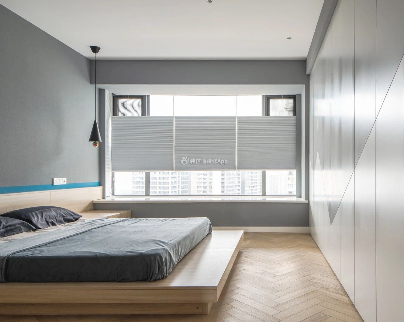 上海家装三居室卧室地台床设计图片